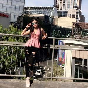 Meet your Posher, Rebeca